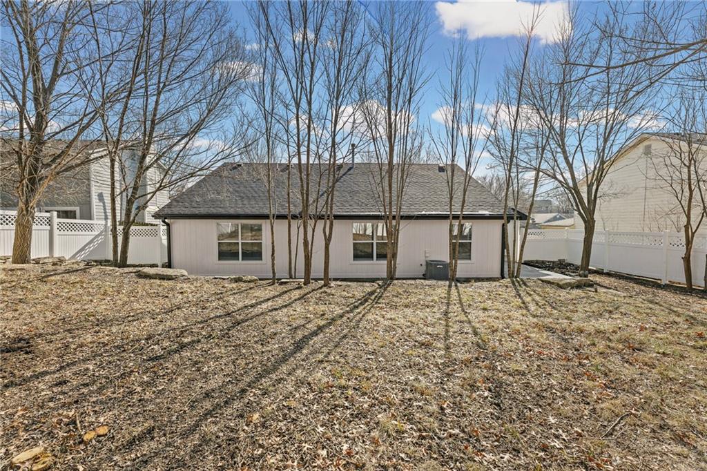 1820 Hampton Street Lawrence, KS 66046 - Photo 32 of 34