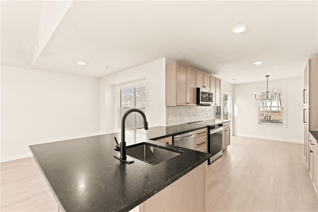 1820 Hampton Street Lawrence, KS 66046 - Photo 8 of 34