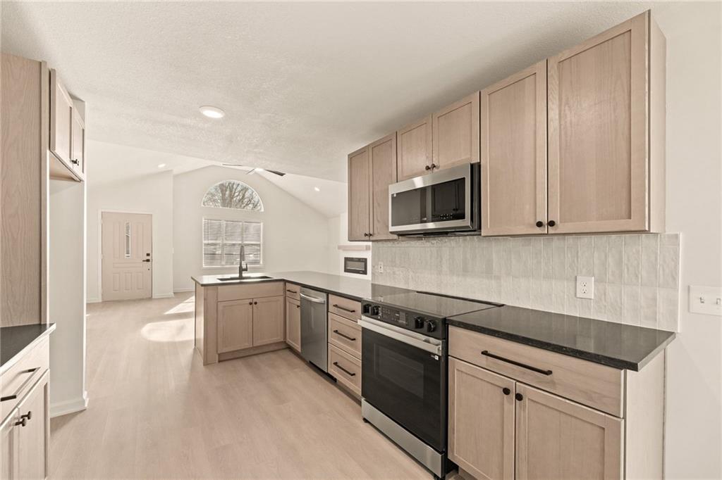 1820 Hampton Street Lawrence, KS 66046 - Photo 10 of 34