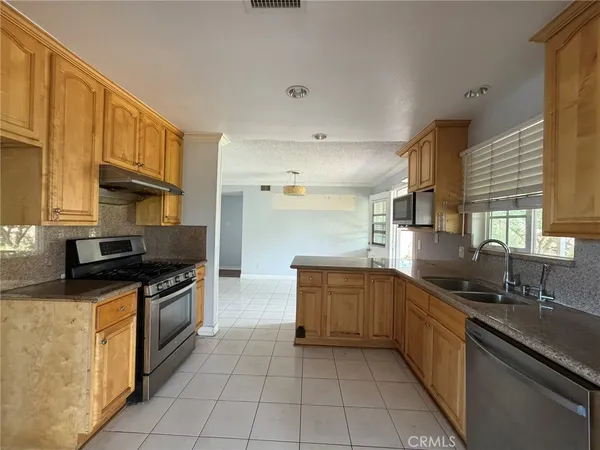 $3,900 | 10402 Bowen Circle, Garden Grove, CA 92843