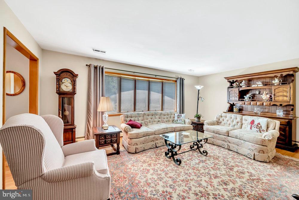33 Spring Garden Road Robbinsville, NJ 08691 - Photo 11 of 30 Gallery Image 11