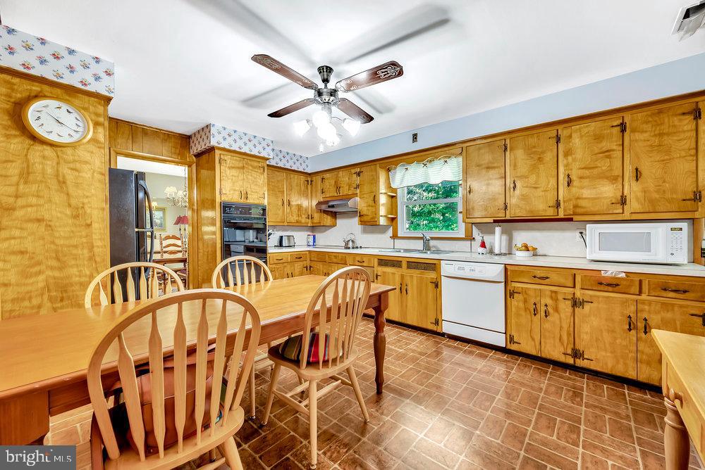 33 Spring Garden Road Robbinsville, NJ 08691 - Photo 14 of 30 Gallery Image 14