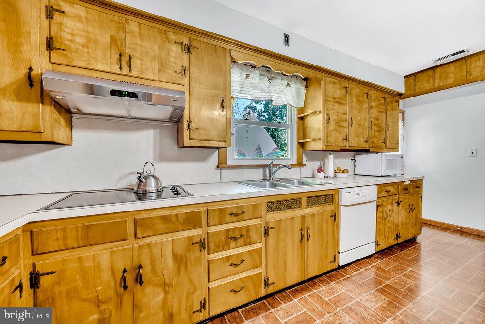 33 Spring Garden Road Robbinsville, NJ 08691 - Photo 16 of 30 Gallery Image 16