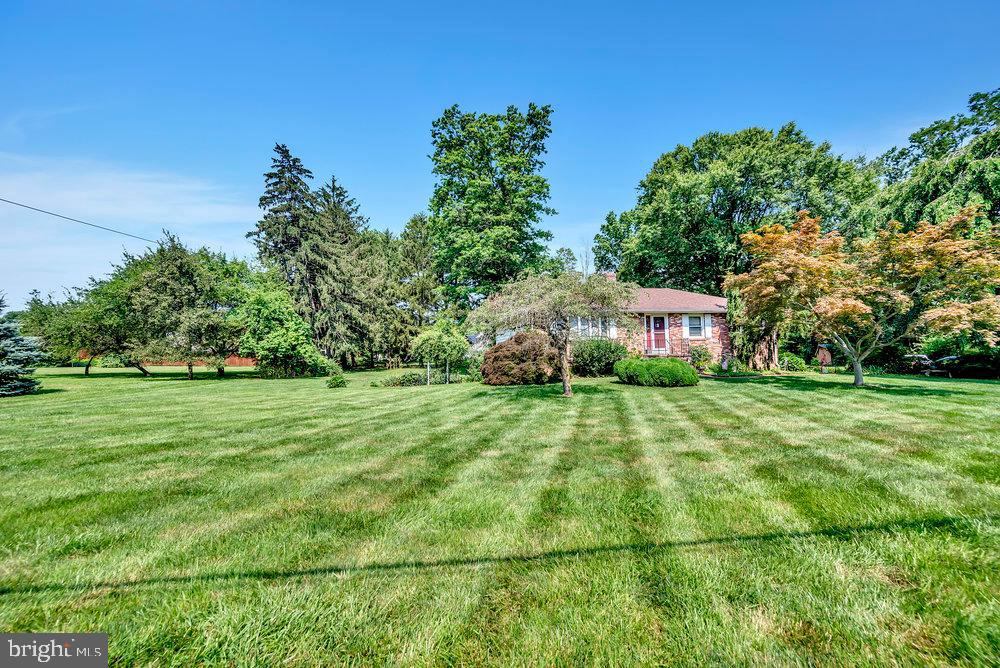 33 Spring Garden Road Robbinsville, NJ 08691 - Photo 4 of 30 Gallery Image 4