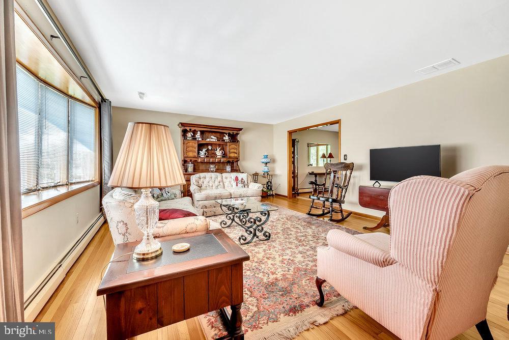 33 Spring Garden Road Robbinsville, NJ 08691 - Photo 9 of 30 Gallery Image 9