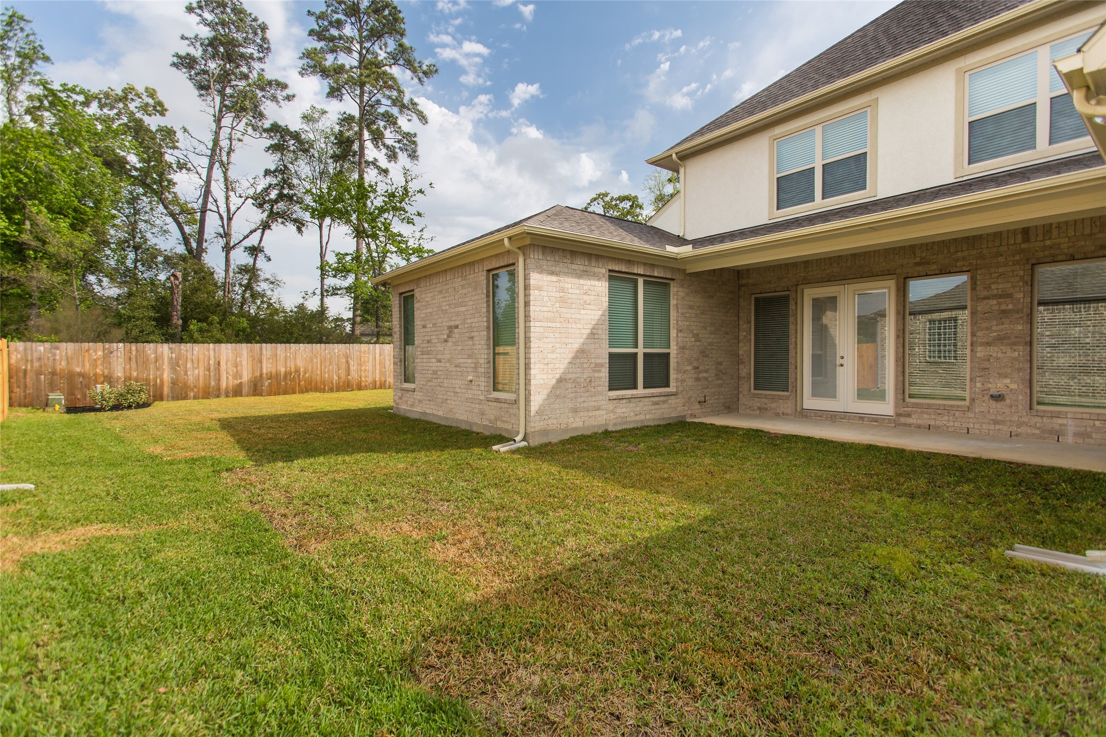7402 Kearney Hill Lane Spring, TX 77389 - Photo 23 of 23 a front view of a house with garden