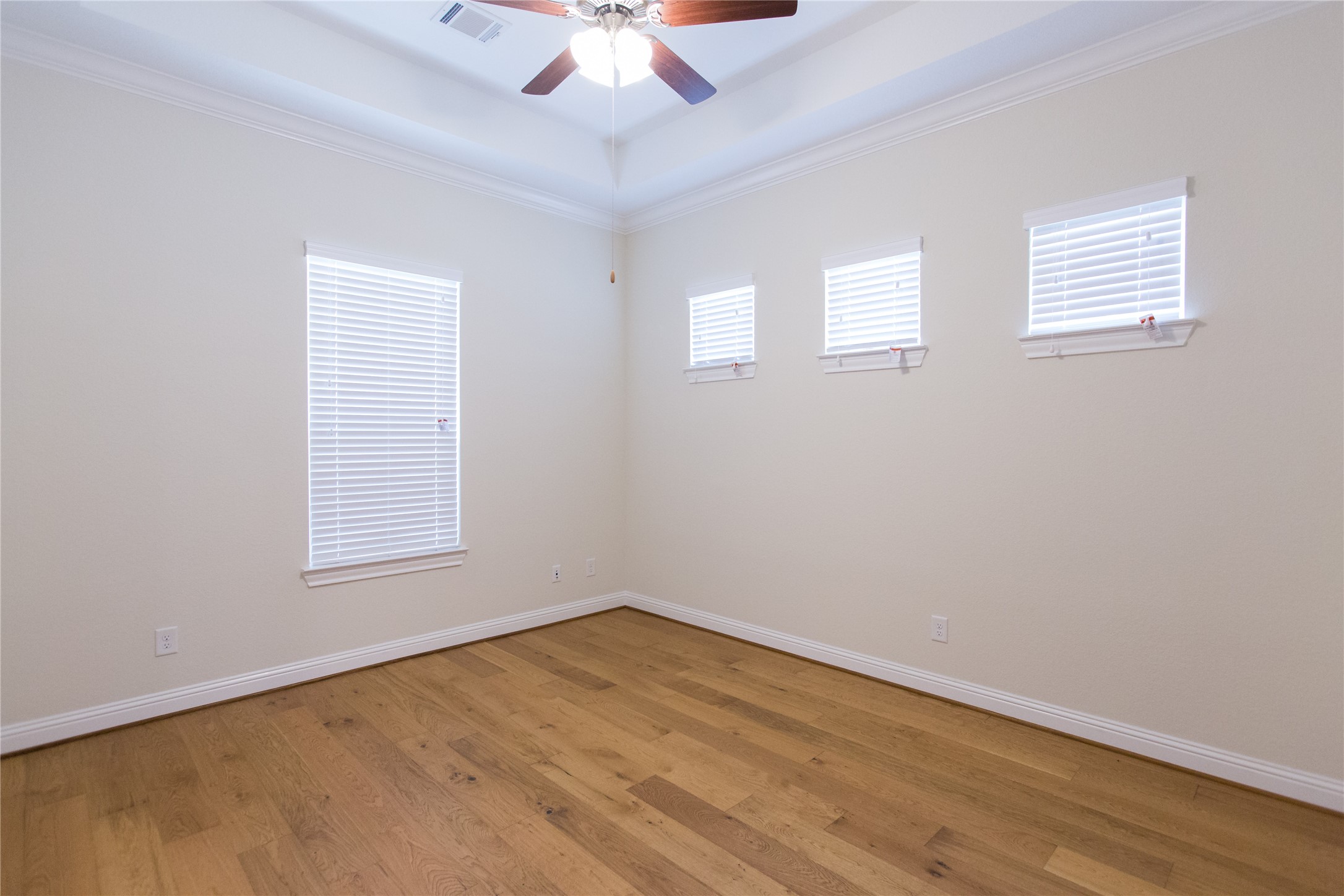 7402 Kearney Hill Lane Spring, TX 77389 - Photo 5 of 23 an empty room with a window