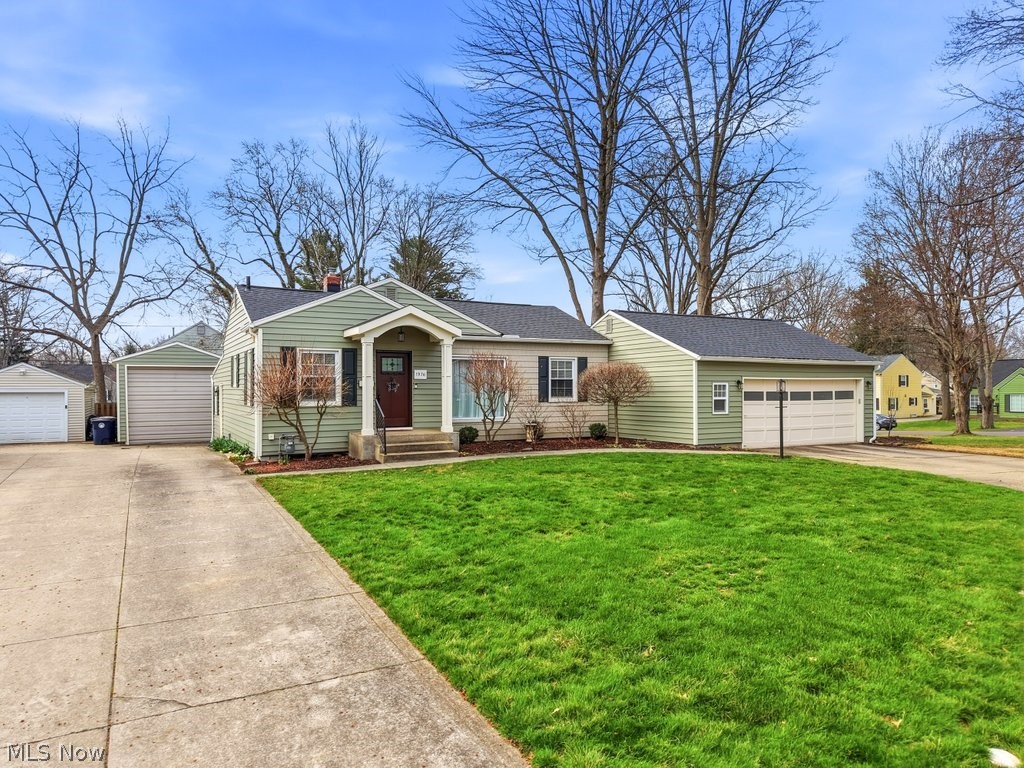 1976 Stabler Road Akron, OH 44313 - Photo 2 of 45 Gallery Image 2