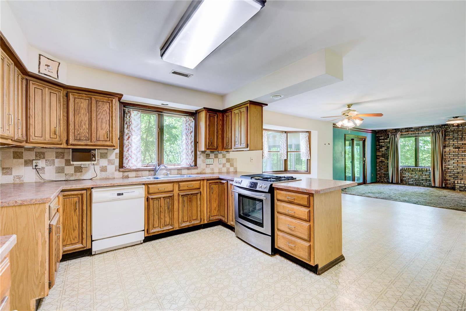 7064 Telegraph Road St. Louis, MO 63129 - Photo 5 of 23 Gallery Image 5