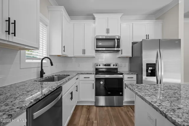 $373,900 | 103 Umbrella Palm Drive, Hampstead, NC 28443