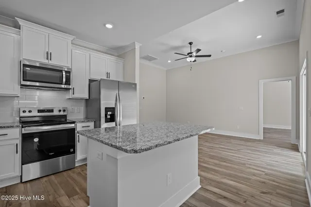 $373,900 | 103 Umbrella Palm Drive, Hampstead, NC 28443