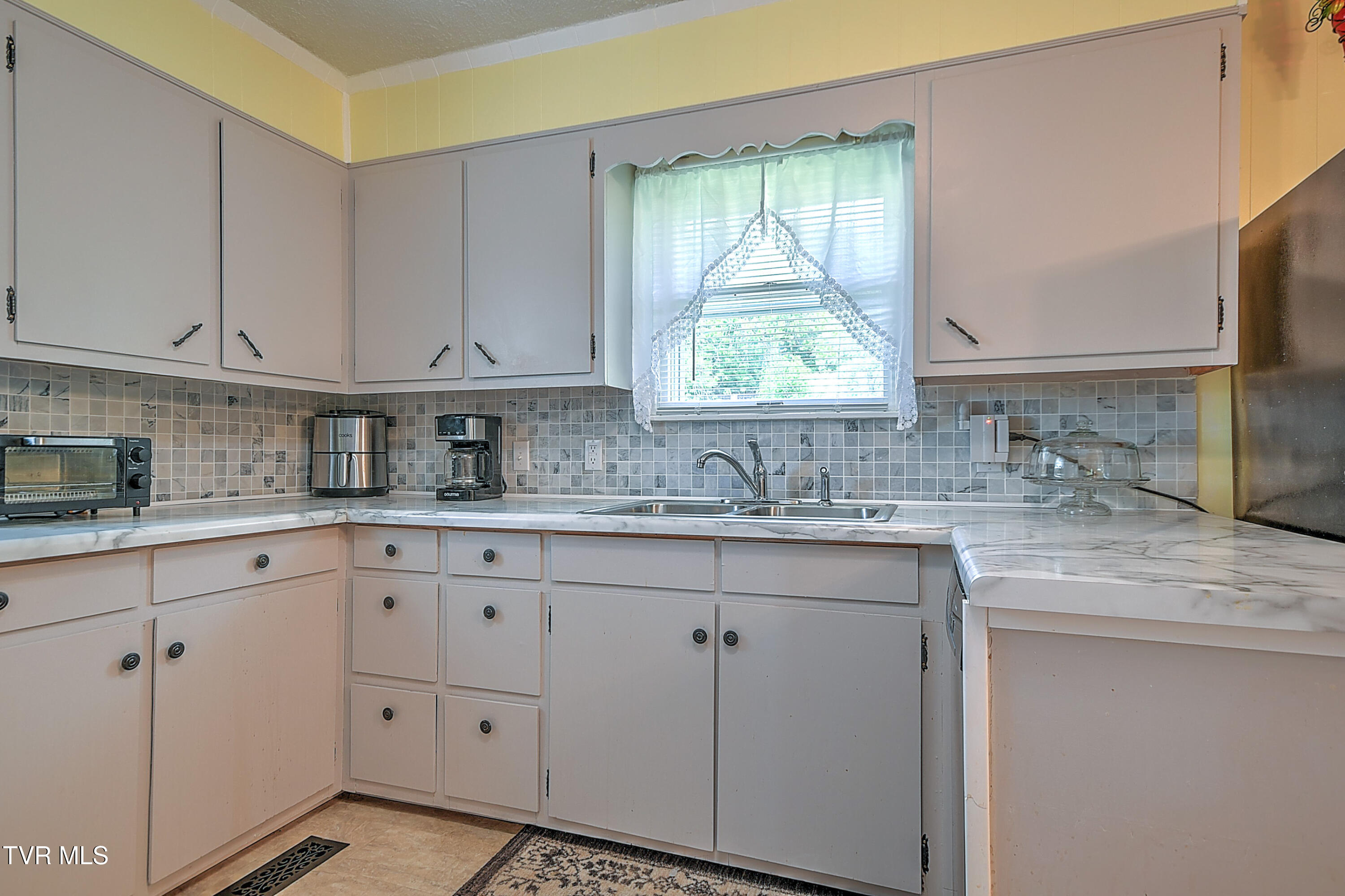 5950 Lone Star Road Kingsport, TN 37660 - Photo 2 of 26 5950 Lonestar TM-26