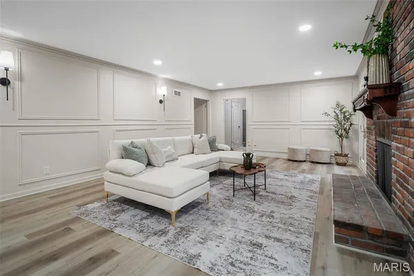 $1,150,000 | 11584 New London Drive, St. Louis, MO 63141