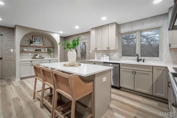 $1,150,000 | 11584 New London Drive, St. Louis, MO 63141