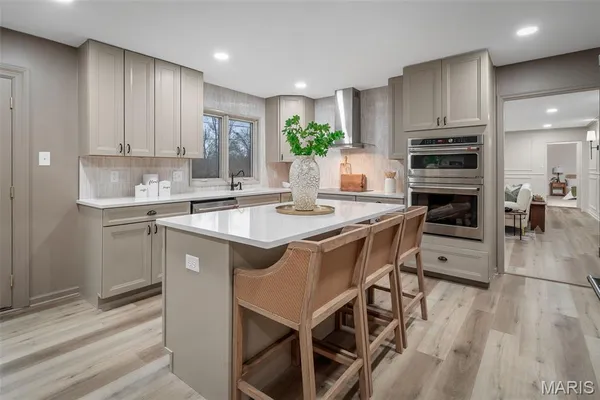 $1,150,000 | 11584 New London Drive, St. Louis, MO 63141