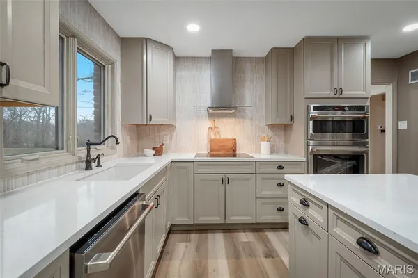 $1,150,000 | 11584 New London Drive, St. Louis, MO 63141