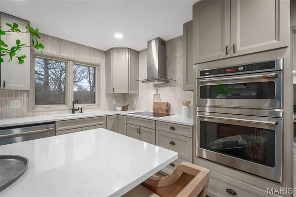 $1,150,000 | 11584 New London Drive, St. Louis, MO 63141