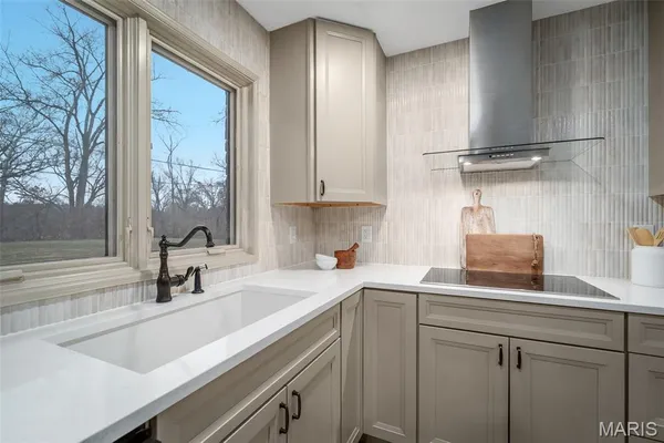 $1,150,000 | 11584 New London Drive, St. Louis, MO 63141