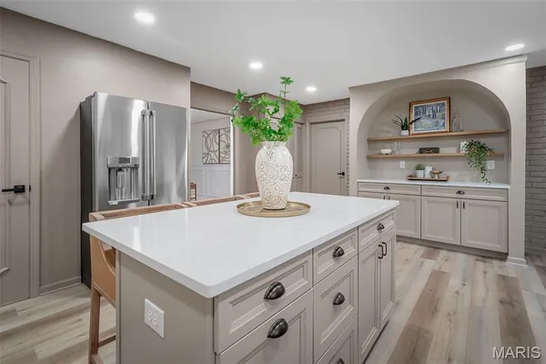 $1,150,000 | 11584 New London Drive, St. Louis, MO 63141