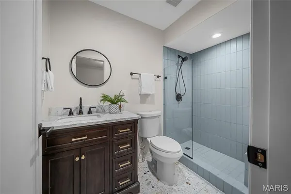 $1,150,000 | 11584 New London Drive, St. Louis, MO 63141
