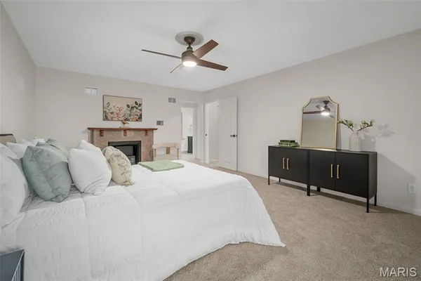 $1,150,000 | 11584 New London Drive, St. Louis, MO 63141