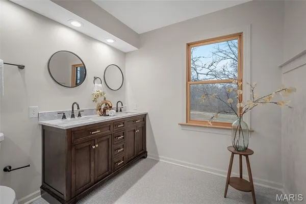 $1,150,000 | 11584 New London Drive, St. Louis, MO 63141