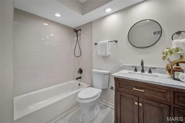 $1,150,000 | 11584 New London Drive, St. Louis, MO 63141