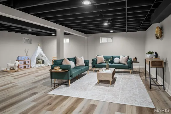 $1,150,000 | 11584 New London Drive, St. Louis, MO 63141