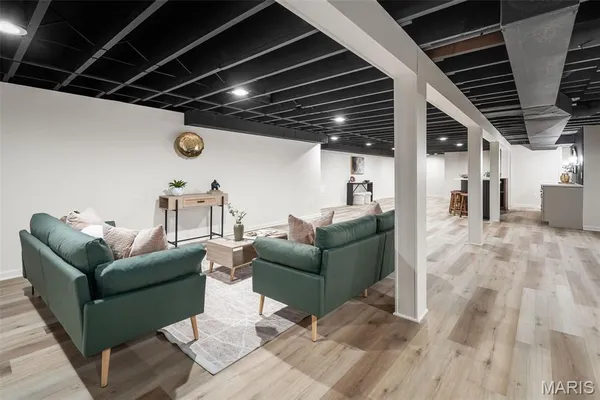$1,150,000 | 11584 New London Drive, St. Louis, MO 63141