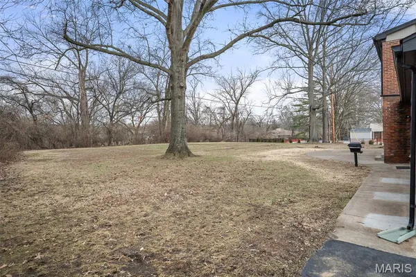 $1,150,000 | 11584 New London Drive, St. Louis, MO 63141