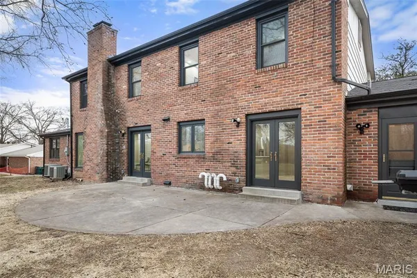 $1,150,000 | 11584 New London Drive, St. Louis, MO 63141