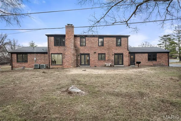 $1,150,000 | 11584 New London Drive, St. Louis, MO 63141