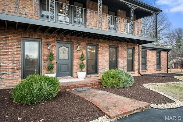 $1,150,000 | 11584 New London Drive, St. Louis, MO 63141