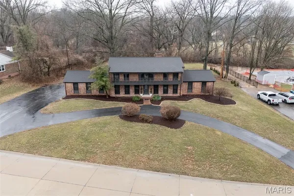 $1,150,000 | 11584 New London Drive, St. Louis, MO 63141