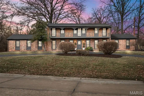 $1,150,000 | 11584 New London Drive, St. Louis, MO 63141