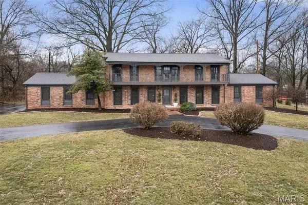 $1,150,000 | 11584 New London Drive, St. Louis, MO 63141