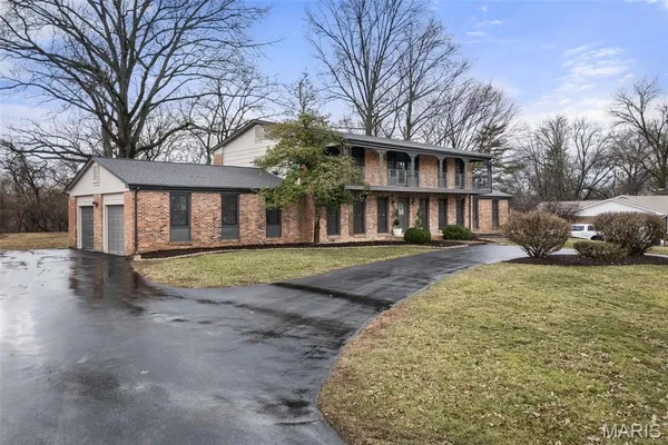 $1,150,000 | 11584 New London Drive, St. Louis, MO 63141