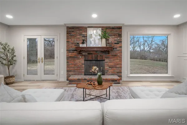 $1,150,000 | 11584 New London Drive, St. Louis, MO 63141