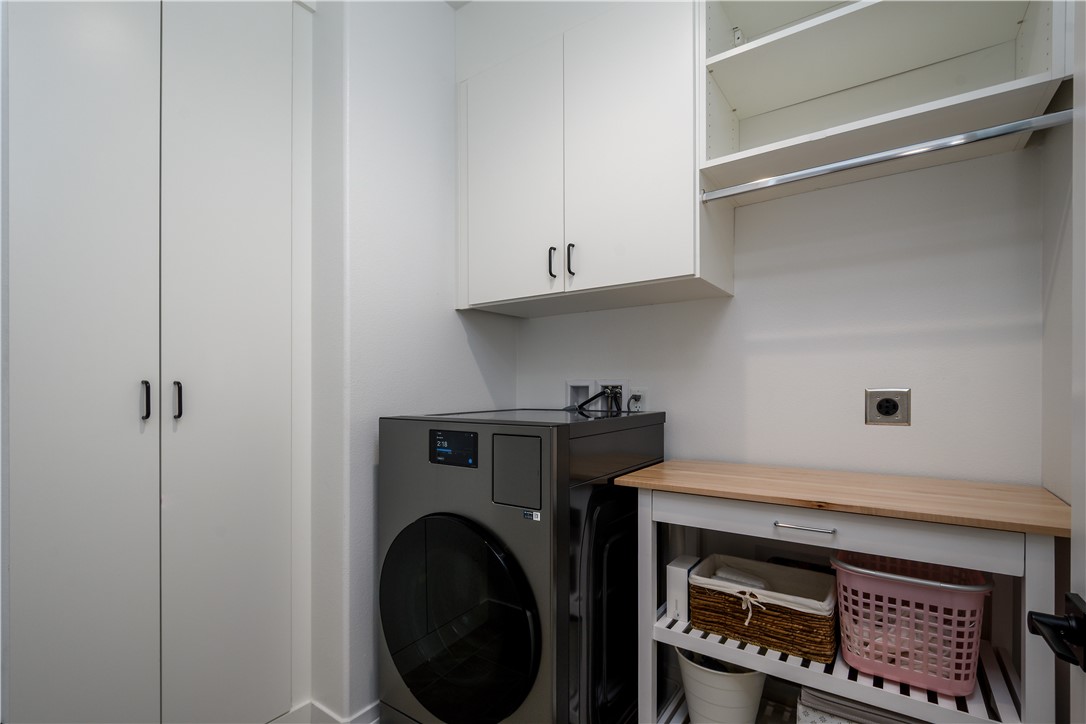 2821 Bridgetide Road Corona, CA 92883 - Photo 31 of 38 Laundry Room