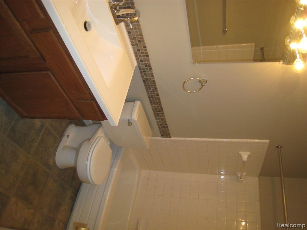 803 Plate Street, Unit 207 Rochester, MI 48307 - Photo 6 of 15