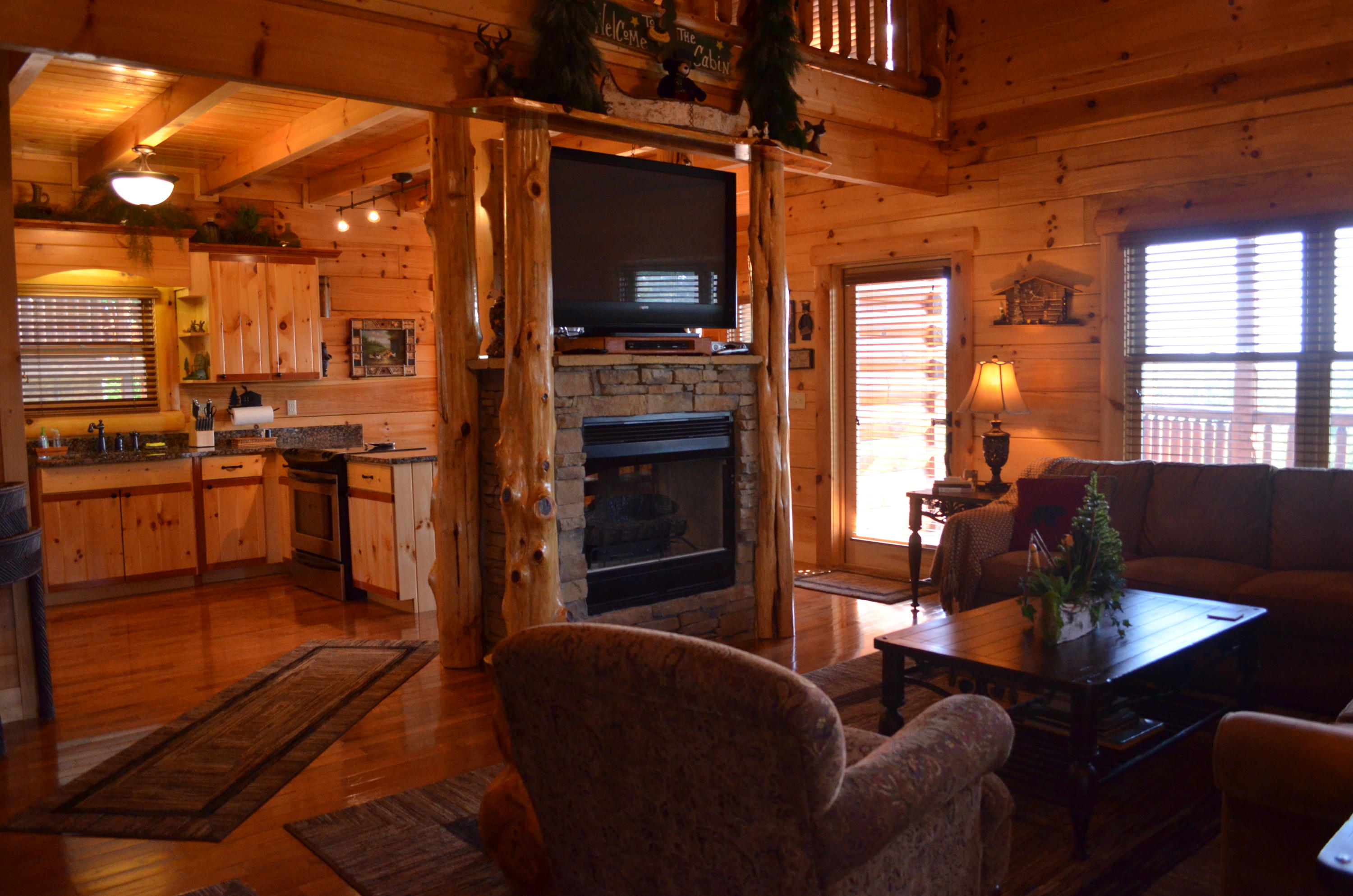 2022 Smoky Cove Road Sevierville, TN 37876 - Photo 7 of 39 Greatroom