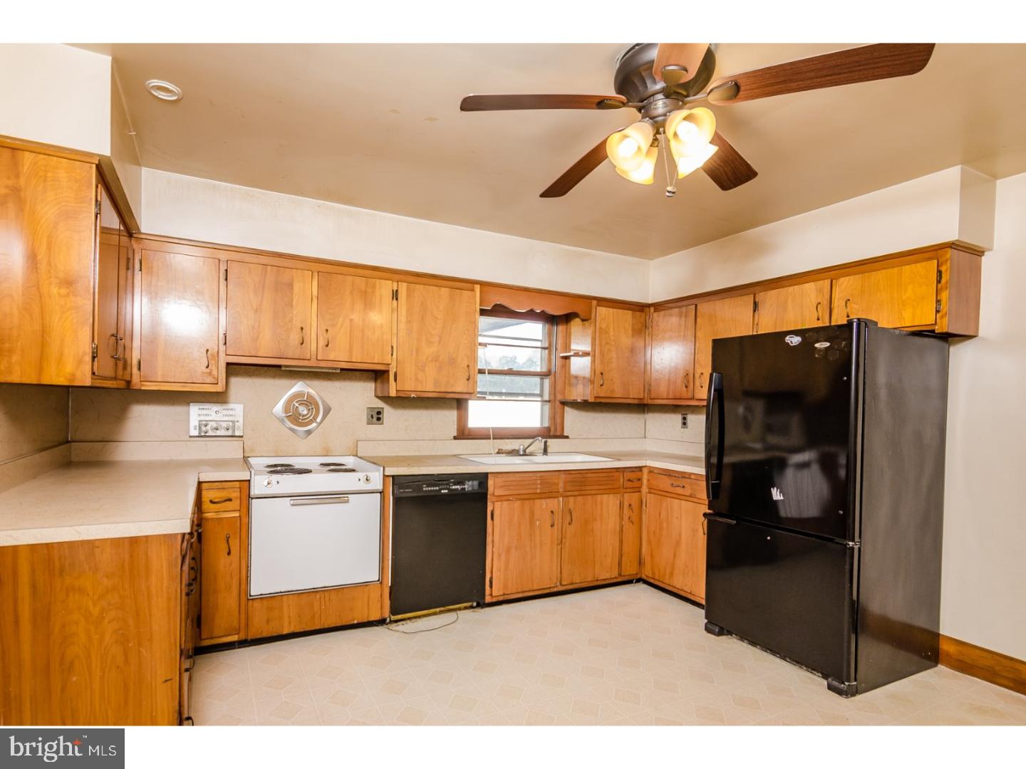 153 Hickory Corner Road Hightstown, NJ 08520 - Photo 9 of 25 Kitchen