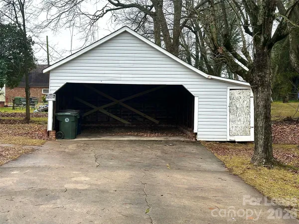 $1,595 | 1402 South Main Street, Lexington, NC 27292