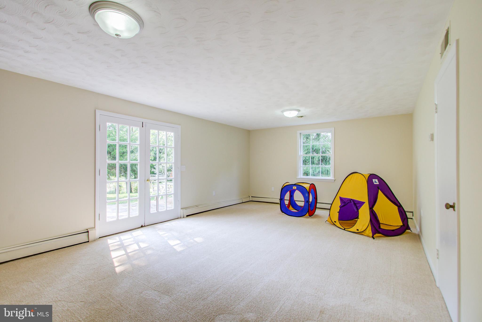 13746 Notley Road Silver Spring, MD 20904 - Photo 29 of 37 Huge Den with Access to Second Patio