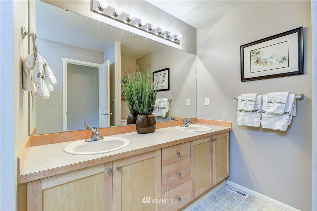 27507 Maple Ridge Way Southeast Maple Valley, WA 98038 - Photo 19 of 25