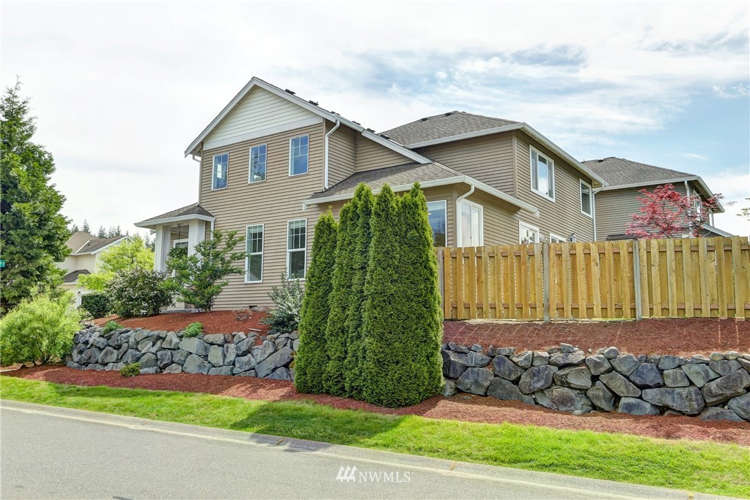 27507 Maple Ridge Way Southeast Maple Valley, WA 98038 - Photo 3 of 25
