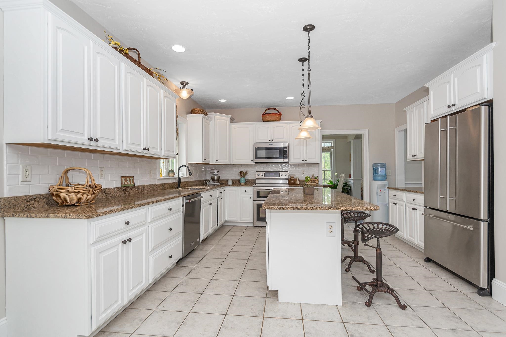 19 Edinburgh Road Windham, NH 03087 - Photo 11 of 40