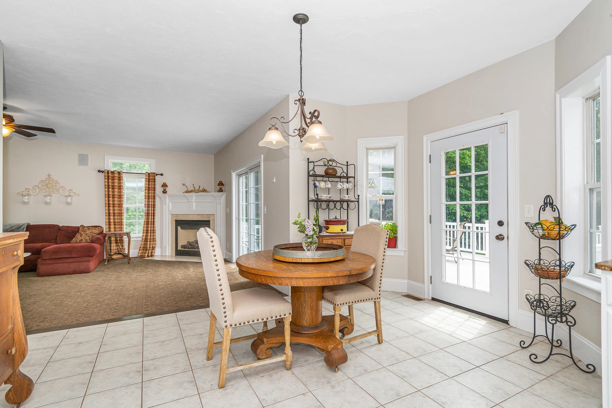 19 Edinburgh Road Windham, NH 03087 - Photo 12 of 40