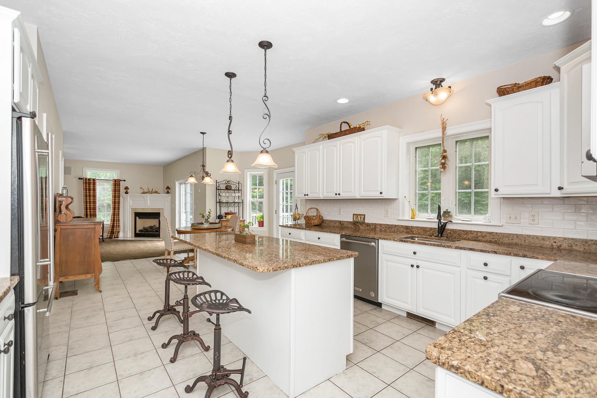 19 Edinburgh Road Windham, NH 03087 - Photo 8 of 40
