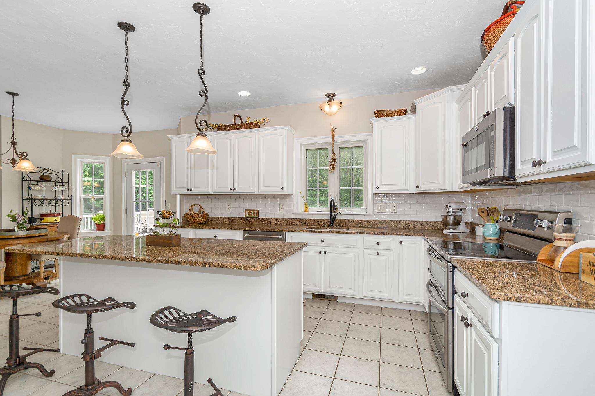 19 Edinburgh Road Windham, NH 03087 - Photo 9 of 40